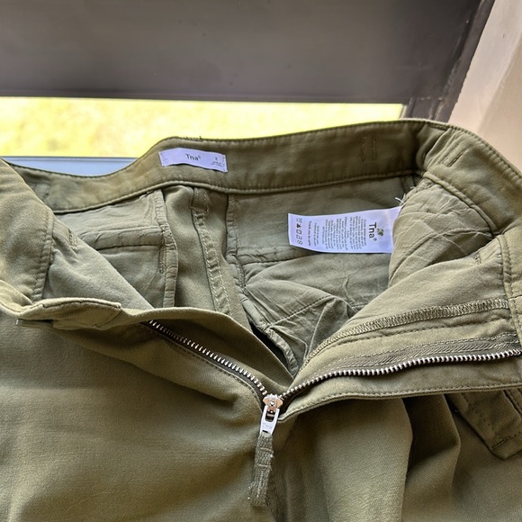 TNA Aritzia Green Cargo Pant⭐️ - Picture 12 of 13